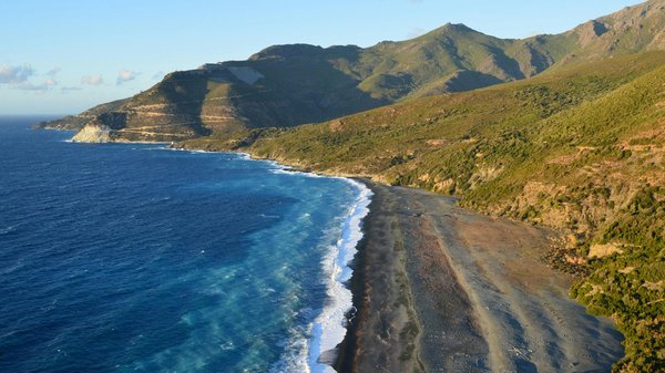 Roccapina : la plage sans infrastructures à découvrir en Corse